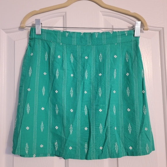 Hurley Dresses & Skirts - Hurley Green Mini Skirt with White Accents